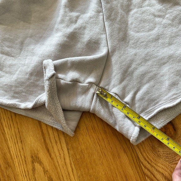 Alo Yoga Sweat Shorts Women Size XS Dusty Pink 3'' Inseam Soft Running Gym - Picture 14 of 16